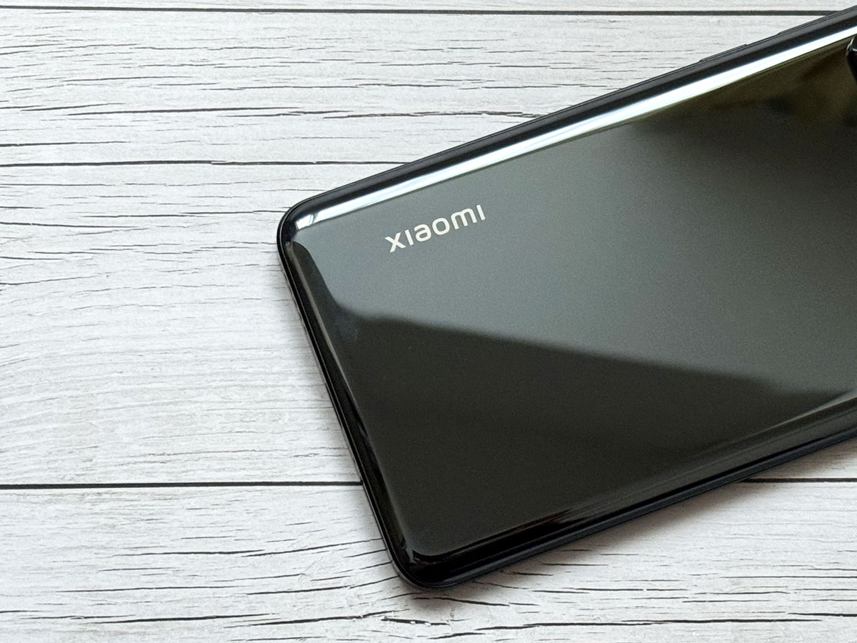 Xiaomi 13T Proの背面は光沢素材